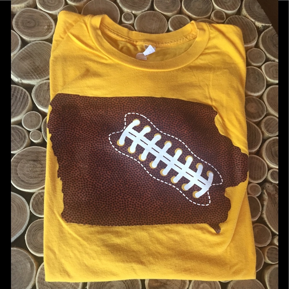 🔥 FINAL MARK DOWN Iowa Football T-shirt